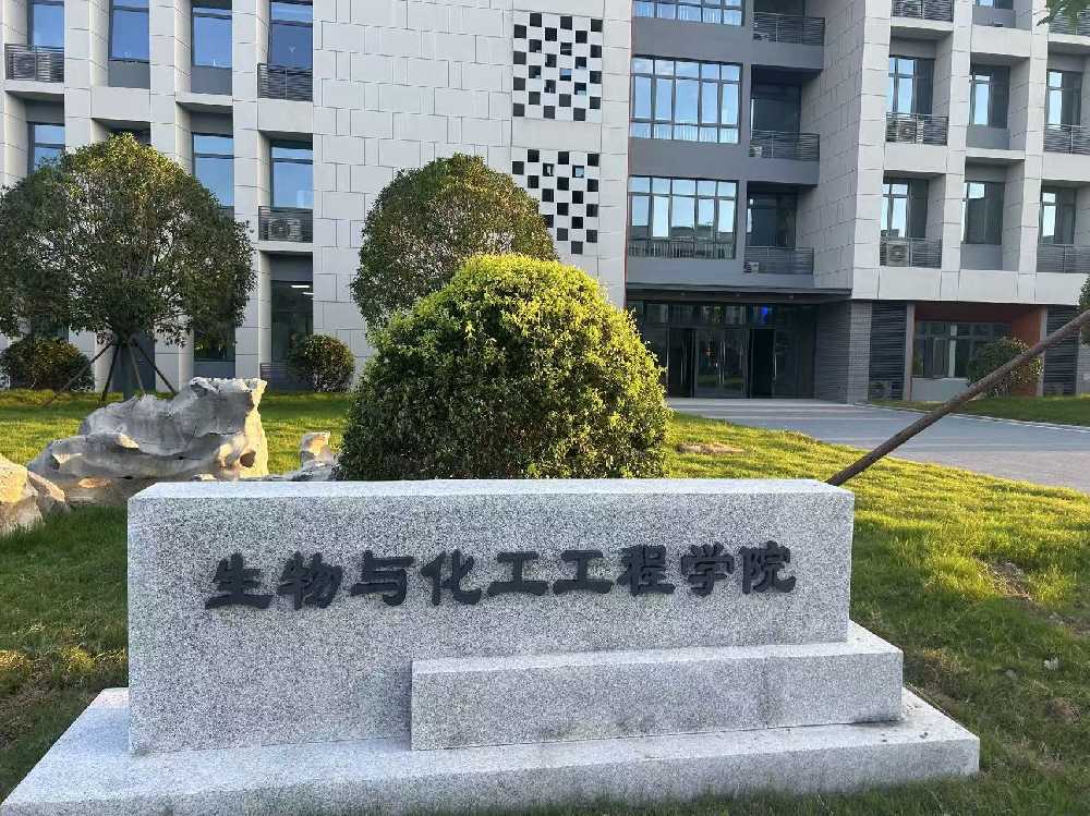 克拉玛依市扬州职业大学体育场高杆灯项目